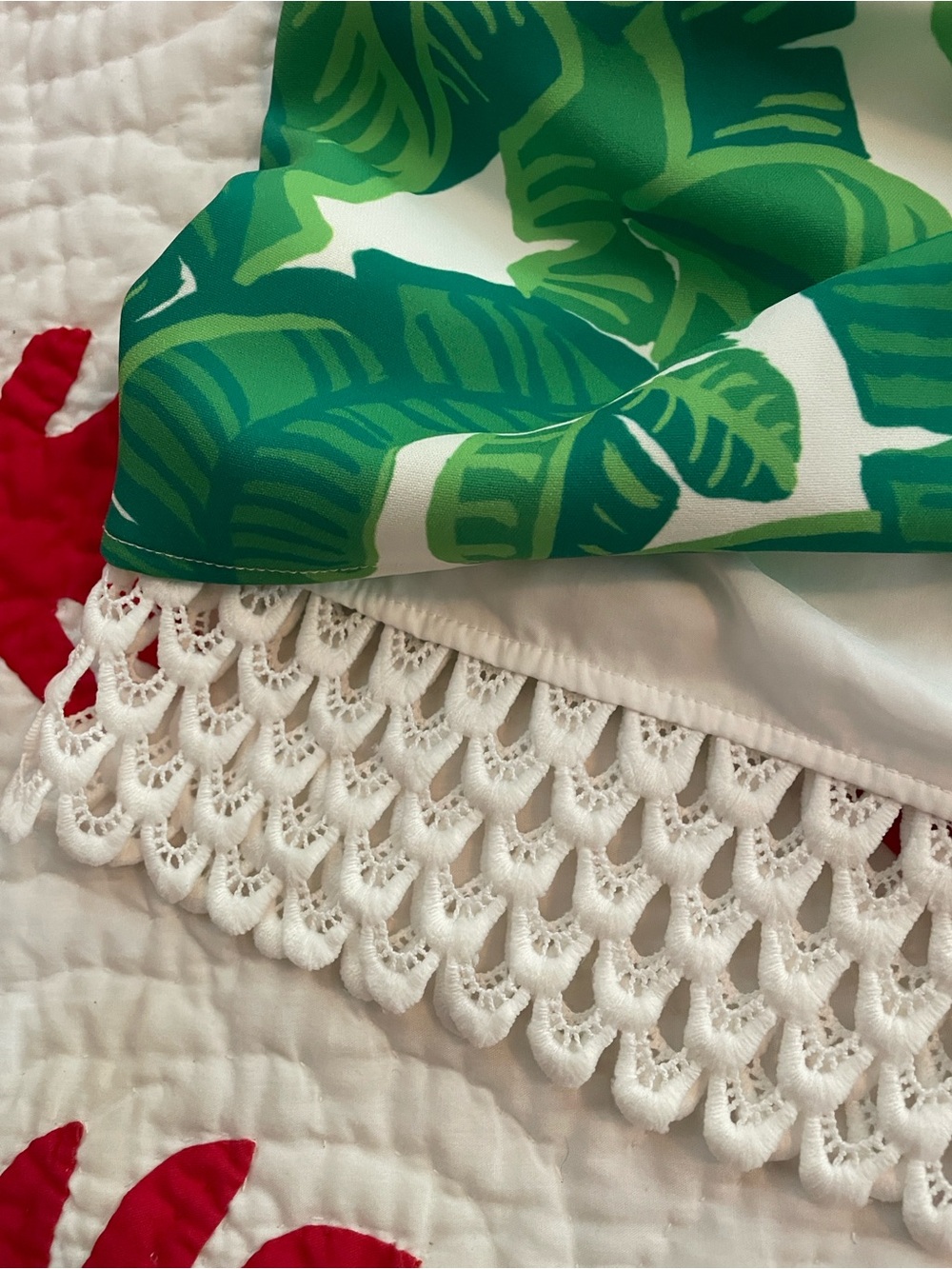 Sail to Sable Banana Leaf Print with Crochet Trim Halter Top in Medium NWOT - Picture 6 of 13